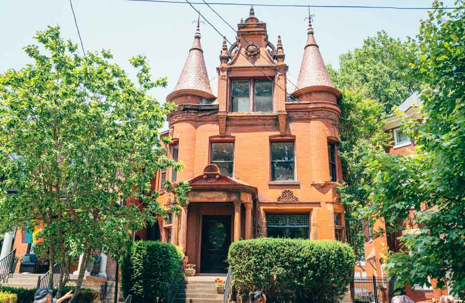 Victorian home on the Original Highlands Food Tour in Louisville Kentucky